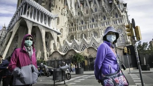 Cataluña prohíbe reuniones de más de 10 personas, Murcia las limita a 6 y Madrid pide evitarlas