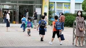 Corea del Sur cierra colegios en Seúl y retoma clases online por el rebrote del coronavirus