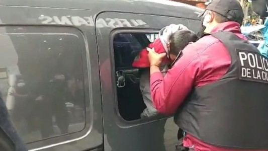 Imputaron por abandono de persona a los padres que dejaron encerrado a su hijo de cuatro años dentro de una camioneta