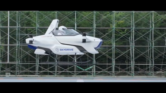 El auto volador japonés comienza a levantar vuelo