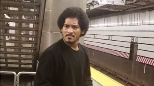 Video: el momento en que un hombre intentó violar a una chica en el subte de Nueva York