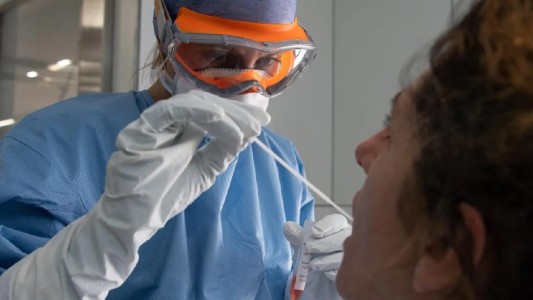 Aumentan los casos de Covid-19: hay "tensión" en el sistema sanitario de 7 provincias