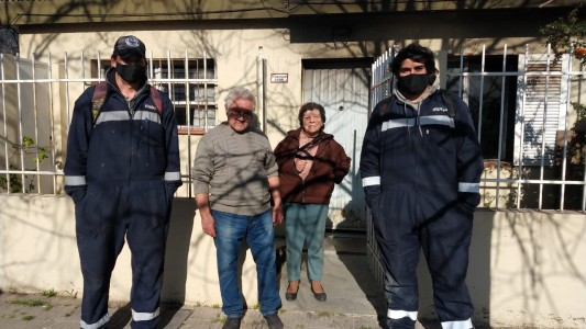 Iban al trabajo y salvaron a una pareja de adultos mayores de un principio de incendio