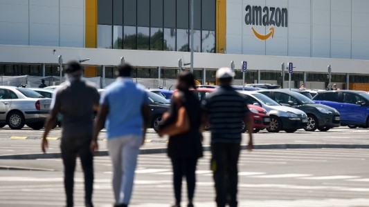 Polemica oferta laboral en Amazon: informar "amenazas" sindicales