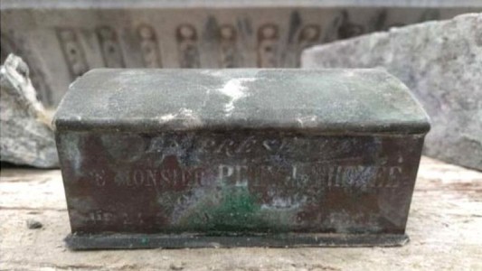 Trabajadores hallaron en una fuente el corazón del primer gobernante de la ciudad