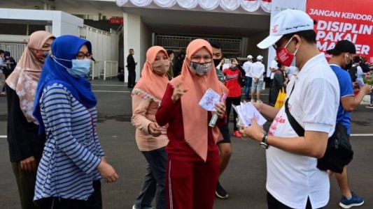 Detectaron una cepa de coronavirus 10 veces más contagiosa que la original