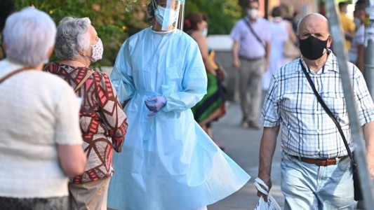 España registra 8.581 nuevos casos de coronavirus y se dispara la ocupación hospitalaria en Madrid