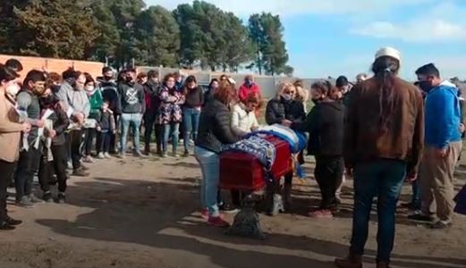 Dolor y emoción en el sepelio de Facundo Astudillo Castro en Pedro Luro