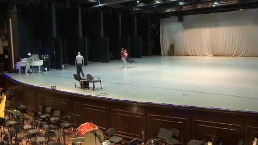 A media sala, el Bolshoi vuelve a bailar