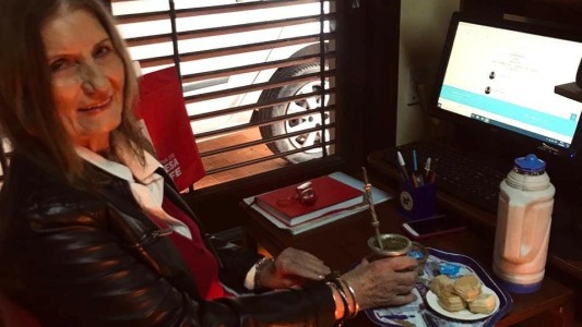 Más de 50 años educando y no baja los brazos: la adaptación de Martha a la virtualidad