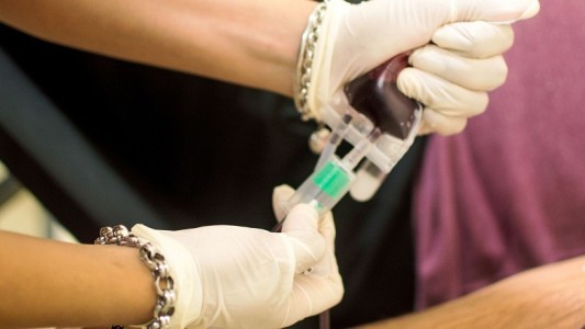 Es Testigo de Jehová y se oponía a que su hija de 4 años reciba una transfusión de sangre