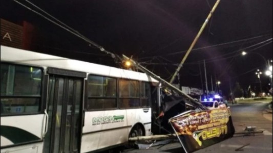 Borrachos se robaron un colectivo y lo chocaron a las 10 cuadras