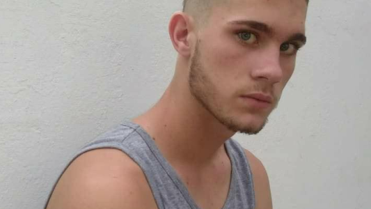 La policía baleó a un chico de 19 años en Venado Tuerto en la puerta de su casa: está grave