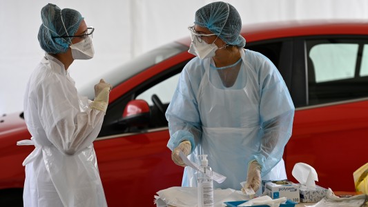 Francia registra un nuevo récord diario de casos de coronavirus con casi 10.000 contagios