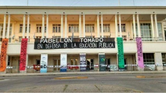 Procesan a 27 estudiantes por la toma de la Universidad Nacional de Córdoba