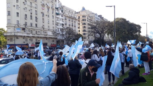 Banderazo en el Obelisco en contra el Gobierno