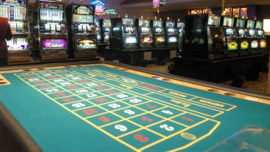 Prohiben cajeros automáticos y medios de pago electrónico en salas de juego bonaerenses