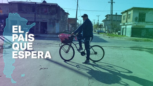 El país que espera: pedaleando por las calles de Villa Fiorito