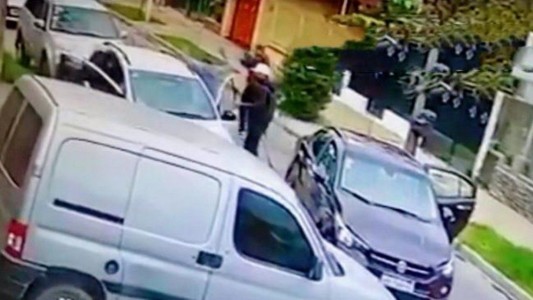 Video: con una ametralladora le roban el auto en Ciudadela