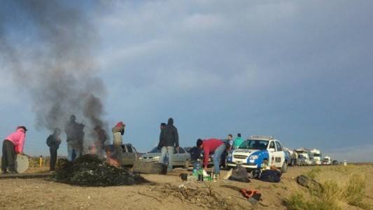 Automovilista atropelló a desocupados que hacían un piquete en una ruta en Neuquén