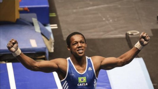 El ocaso de un gimnasta negro al que compararon con una bolsa de basura