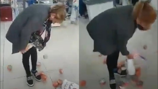 Detuvieron a la mujer que intentó robar 20 latas de atún en un supermercado