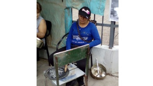 Tribunal ordena cerrar página de Facebook de una mujer que reclama la devolución de su hija entregada en guarda a otra familia