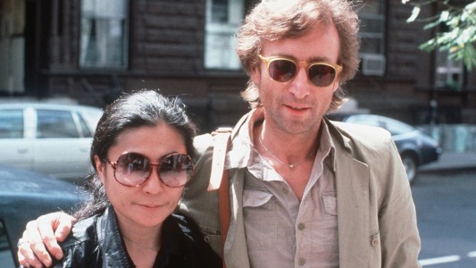 El asesino de John Lennon se disculpó con Yoko Ono 40 años después