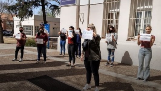 Detuvieron a profesor universitario acusado de cobrar a estudiantes para aprobarlos