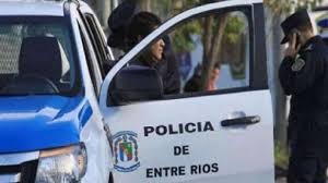 Policías simularon ser compradores de una vivienda que vendía un prófugo y lo detuvieron