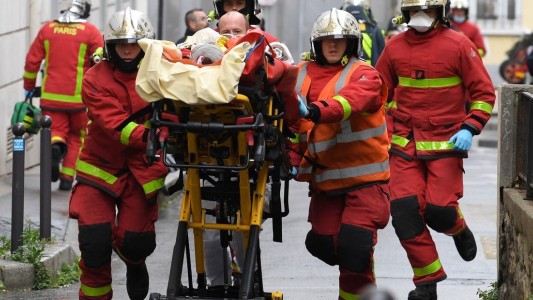Ataque en París: Cuatro heridos con arma blanca cerca de la exsede de Charlie Hebdo