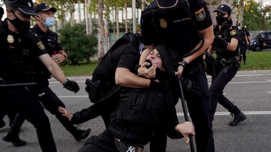 Brutal represión en marcha por la salud pública en Madrid