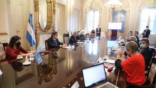 Alberto Fernández analizó junto a infectólogos el futuro de la cuarentena