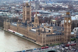 El Partido Laborista británico suspendió a una diputada acusada de acosar a una mujer