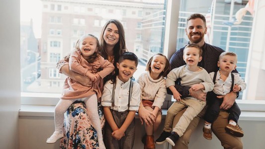 La pareja que tuvo 9 hijos en sólo tres años