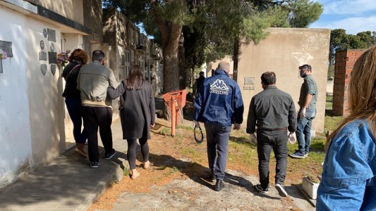 Por un paro en el cementerio el intendente de Punta Alta tuvo que trasladar un muerto en su auto