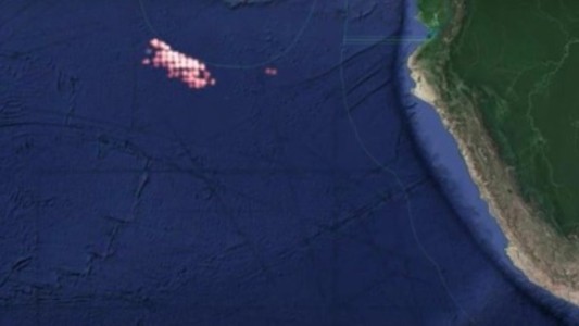 "Saqueo" de flota clandestina: 300 barcos chinos se dirigen de Perú a Chile