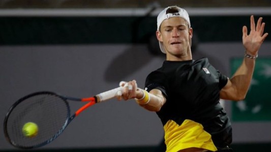 Roland Garros: el "Peque" se metió en octavos y Sinner frenó el sueño de Fede Coria