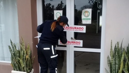 Clausuraron un restaurante en el que tras un evento se dispararon los contagios en Santa Fe