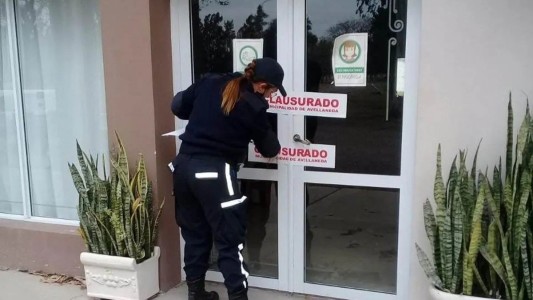 Multaron a un funcionario que fue a un cumpleaños y se contagió coronavirus