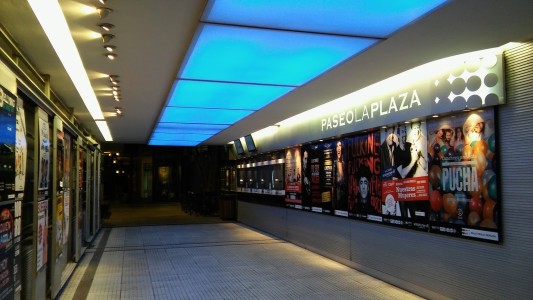 Con espectáculos al aire libre, el Paseo La Plaza reabre el jueves