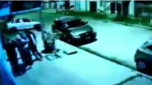 Video: le robaron y se desmayó por el miedo