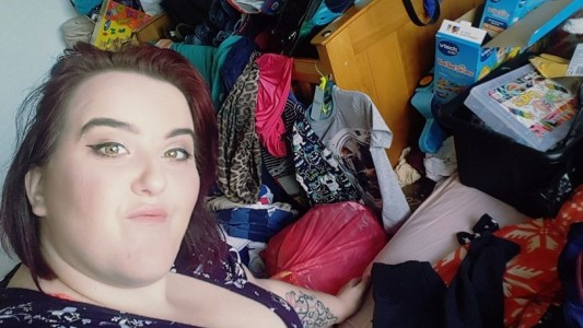 La historia de la mujer que ganó el premio a la habitación más desordenada del mundo