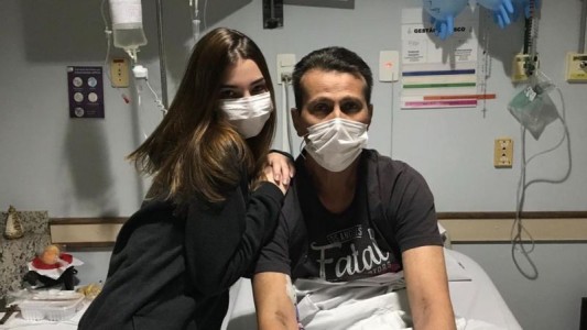 La chica de 16 años que halló una lista de planes de su padre meses después de que muriera de leucemia