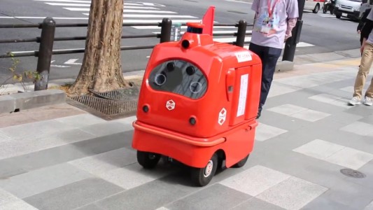 Japón prueba un robot cartero para repartir cartas y paquetes