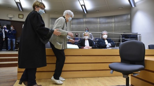 Condenaron a una mujer de 89 años por el asesinato a puñaladas de su amiga de 93