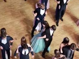 Video viral: así se baila en los casamientos en la era del coronavirus