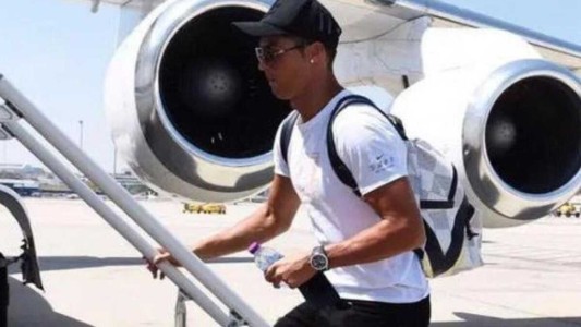 Cristiano Ronaldo acusado de violar protocolo anti Covid por regresar a Italia