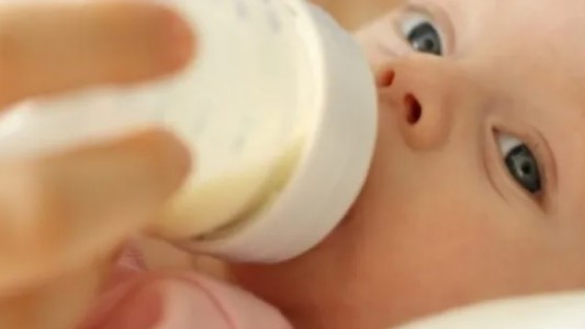 Estudio advierte que bebés ingieren importante cantidad de microplásticos por la mamadera