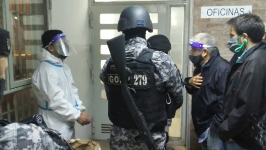 Tensión en cárcel de Santa Fe: preso con coronavirus tomó de rehén a guardiacárcel